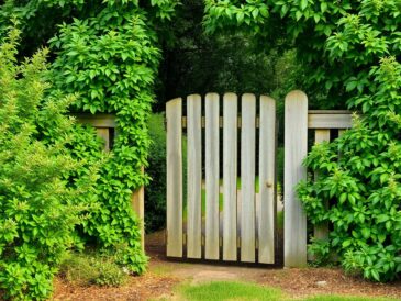 Comment le portillon de jardin est-il devenu un incontournable dans une propriété ?