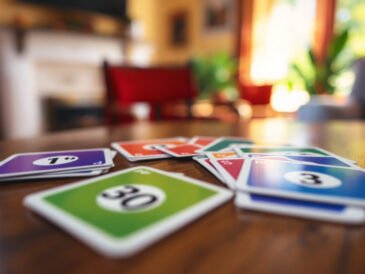 Guide stratégique pour maîtriser le jeu de cartes Skip Bo